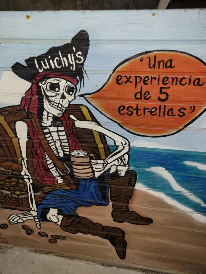 Luichy'S Seaside Hotel At Playa El Combate Exterior photo