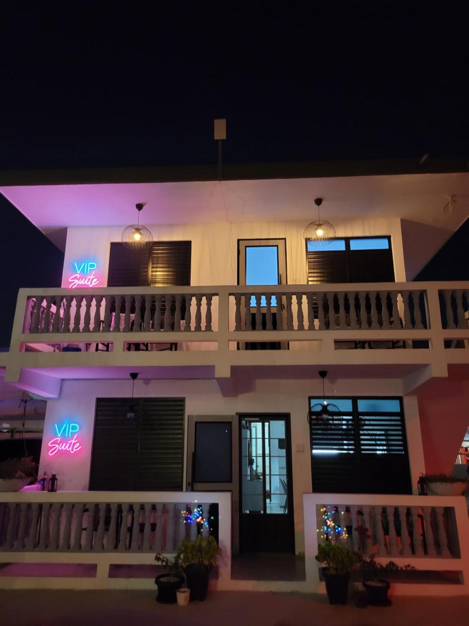 Luichy'S Seaside Hotel At Playa El Combate Exterior photo